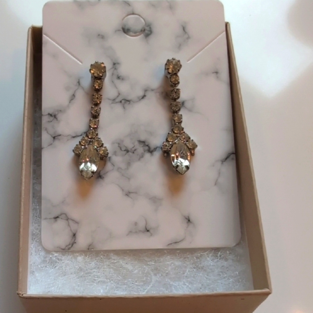Vintage Rhinestone Silvertone Teardrop Earrings Estate Sale EUC Rare Find